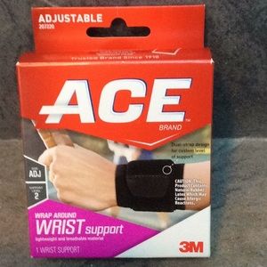 🐶$4🐶 Ace Wrap around wrist support.